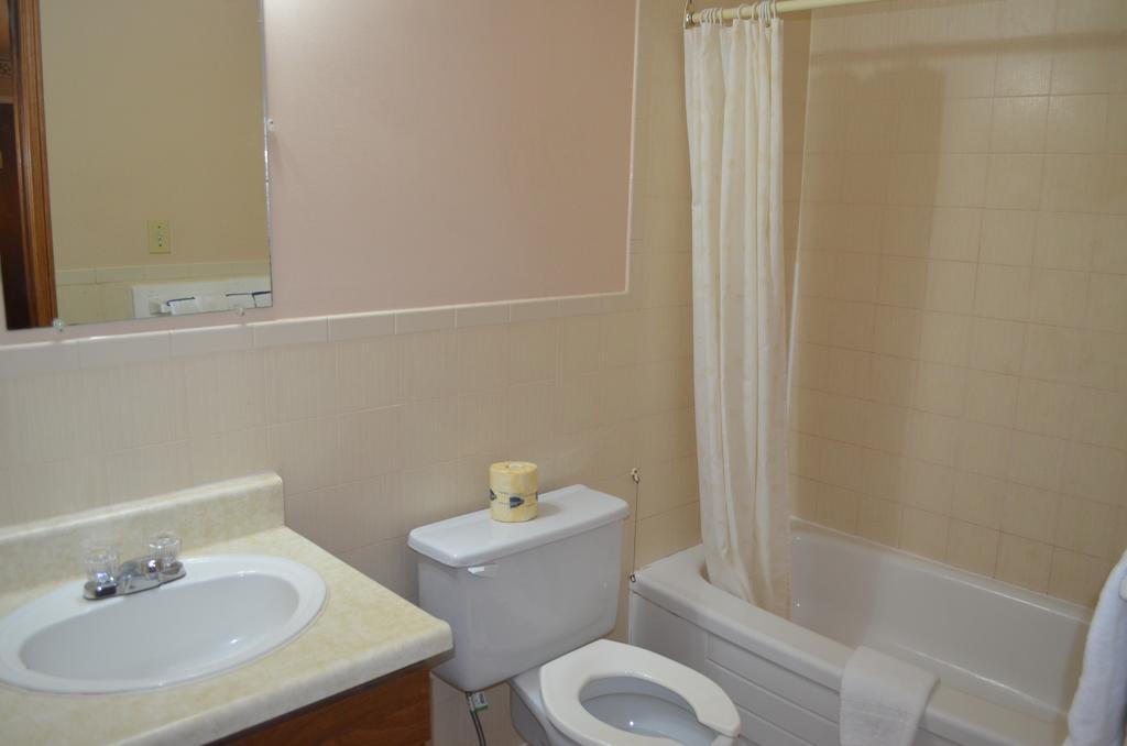 Mohawk Motel Brantford Bagian luar foto