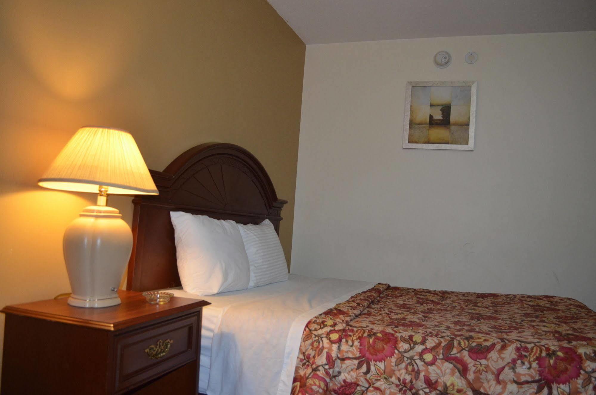 Mohawk Motel Brantford Bagian luar foto