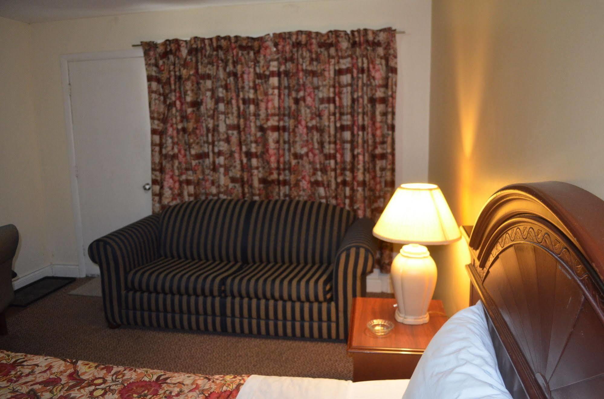 Mohawk Motel Brantford Bagian luar foto
